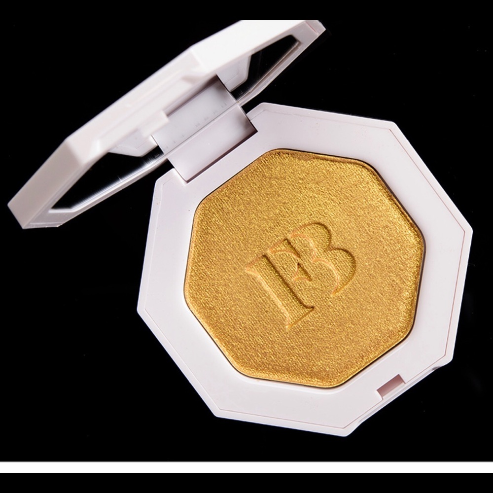 Fenty Beauty highlighter